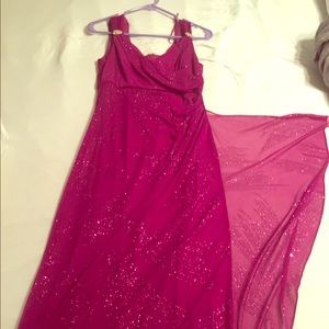 Magenta sleeveless prom dress